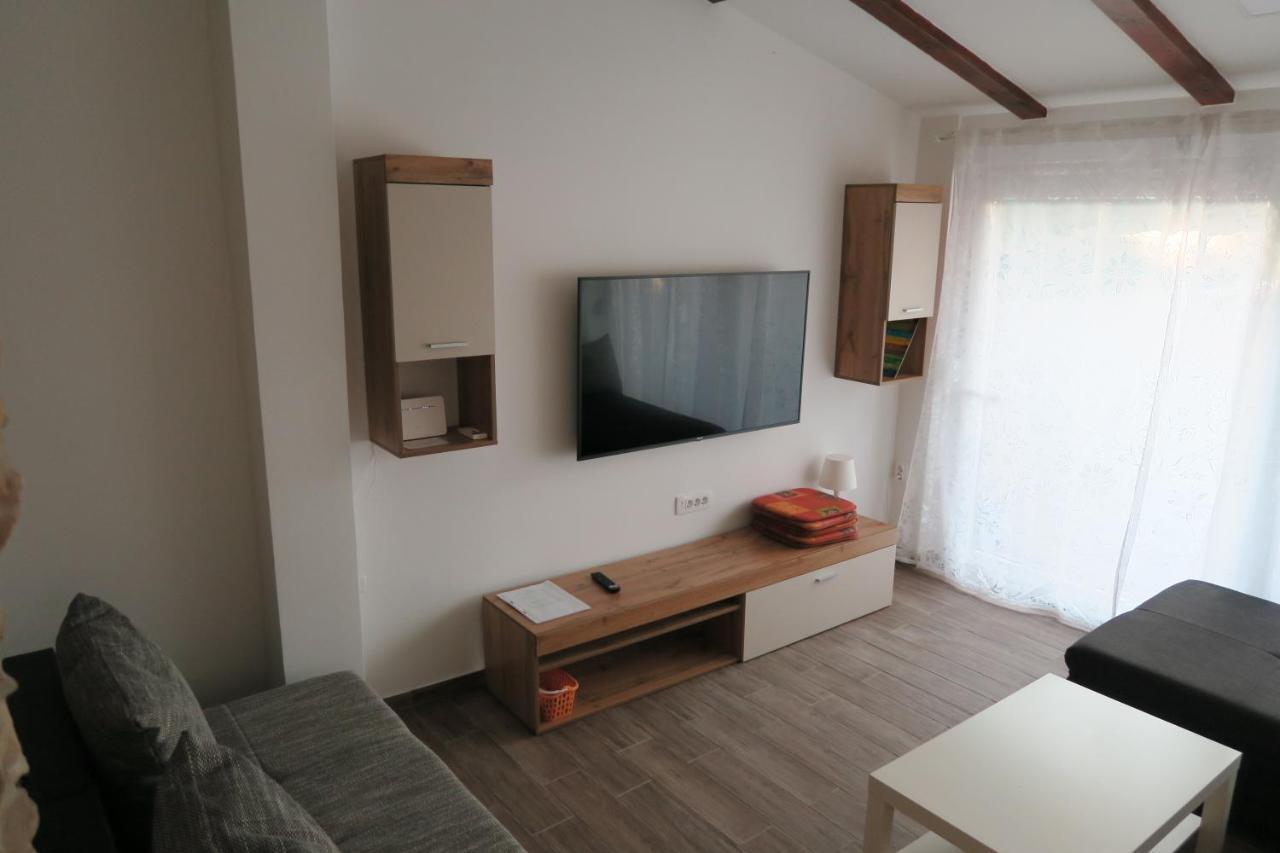 Holiday Home Ljubicic Baška Esterno foto