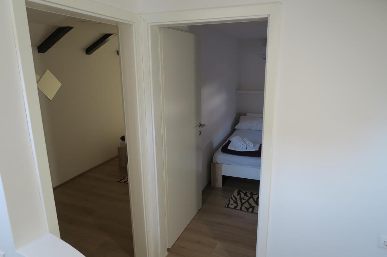 Holiday Home Ljubicic Baška Esterno foto
